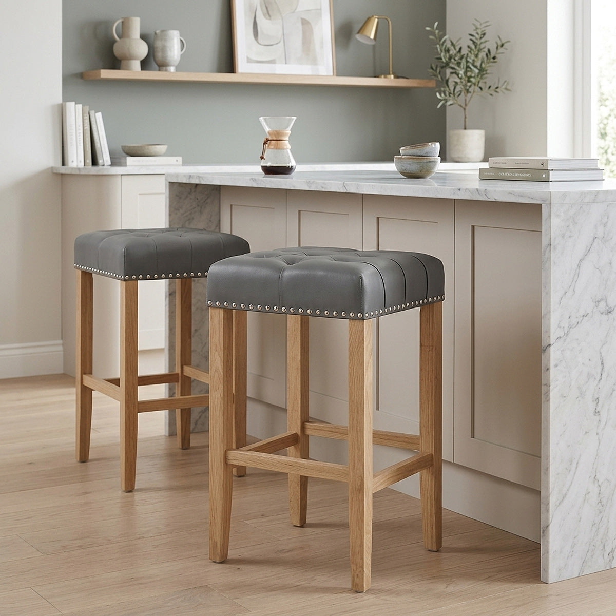 Banqueta Cuero Regenerado Madera - Chelsea Gris