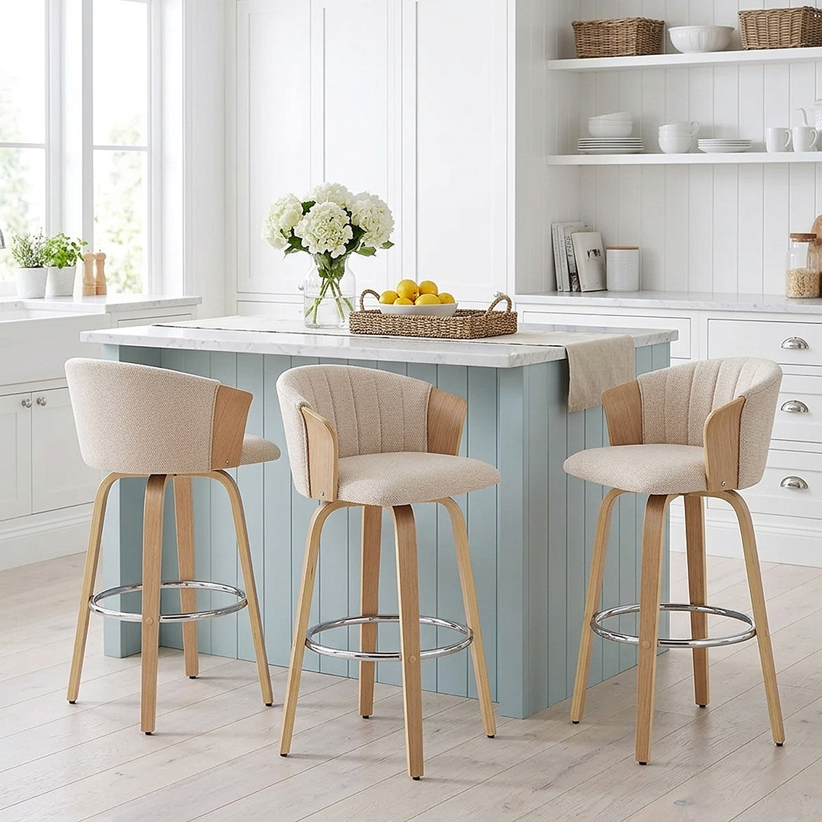 Taburete de bar Coral en roble y tela beige