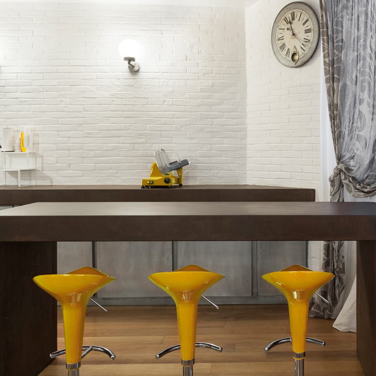 Taburete Plástico Cromo - Gloss Coco Amarillo