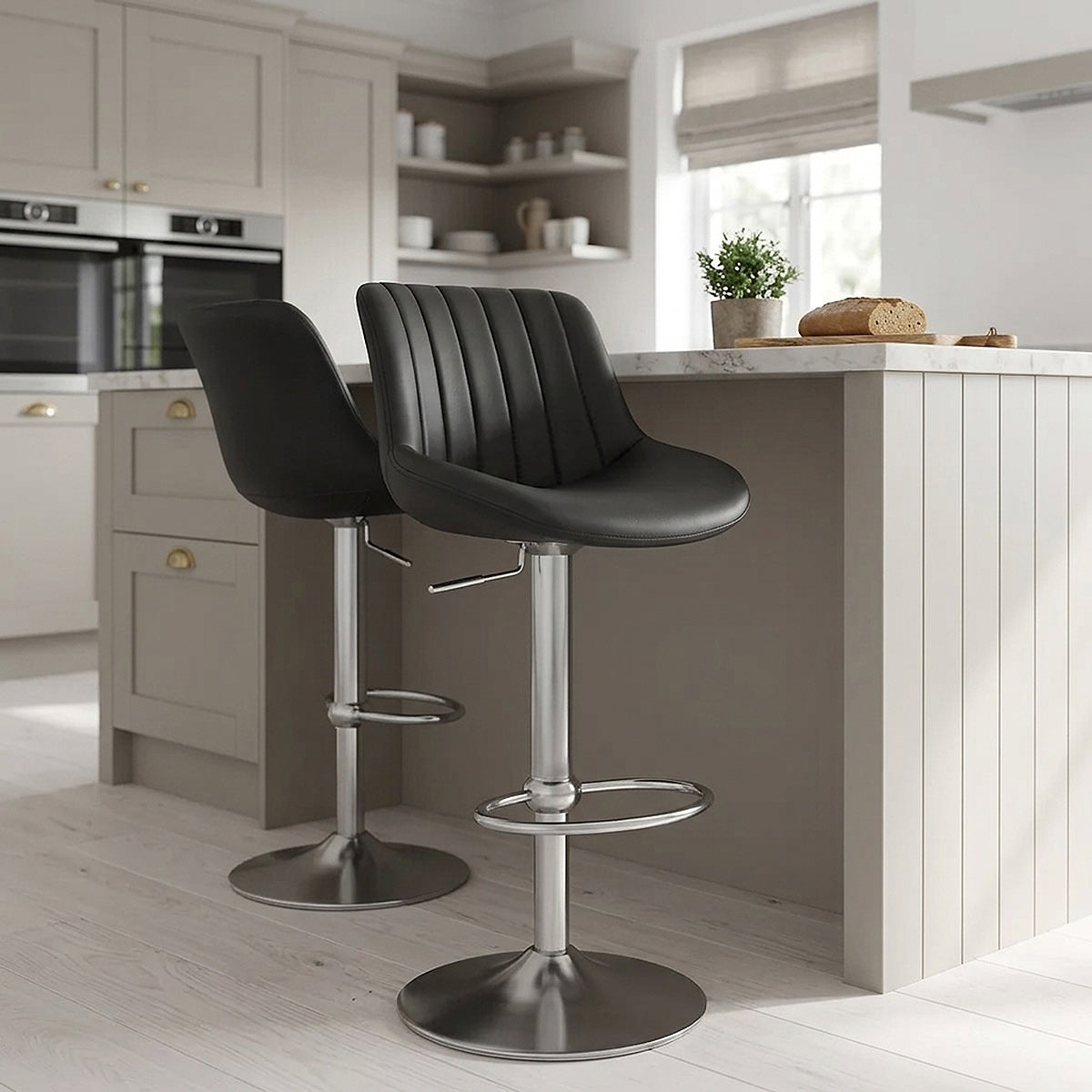 Taburete Cuero Real - Versailles Negro